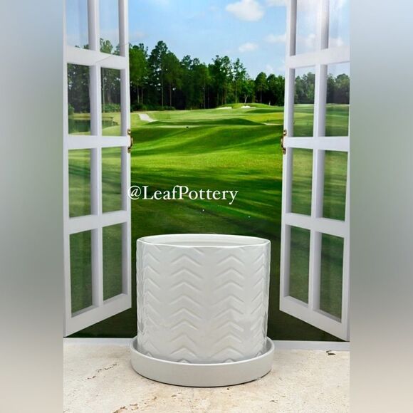 Arrow White Ceramic Planter Pot with Saucer Attached - Picture 2 of 9